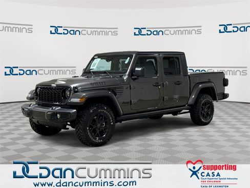 Used 2024 Jeep Gladiator Sport image 1