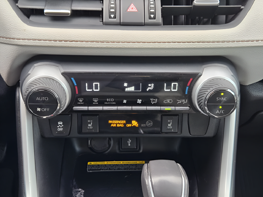 Used 2021 Toyota RAV4 XLE Premium AWD/4WD image 17