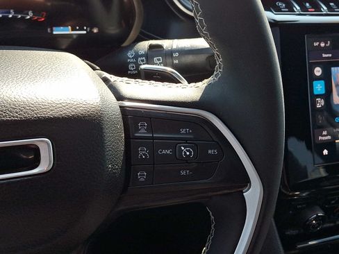 Used 2023 Jeep Grand Cherokee L Laredo AWD/4WD image 25