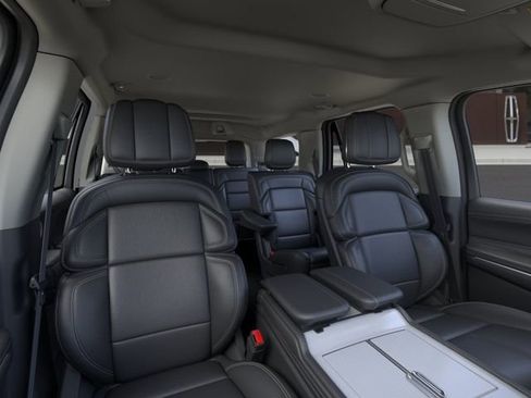 New 2026 Lincoln Navigator Premiere AWD/4WD image 10