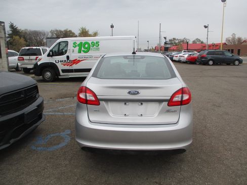 Used 2011 Ford Fiesta SEL image 6