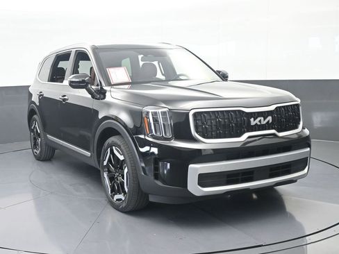 Used 2024 Kia Telluride EX w/ EX Captain's Chair Package FWD image 9