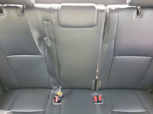 Used 2022 Toyota Highlander XLE FWD image 19