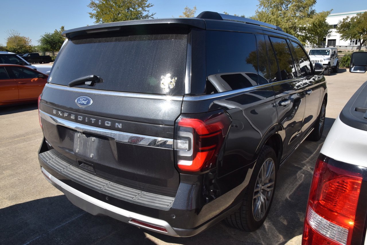 Used 2022 Ford Expedition Limited RWD image 5