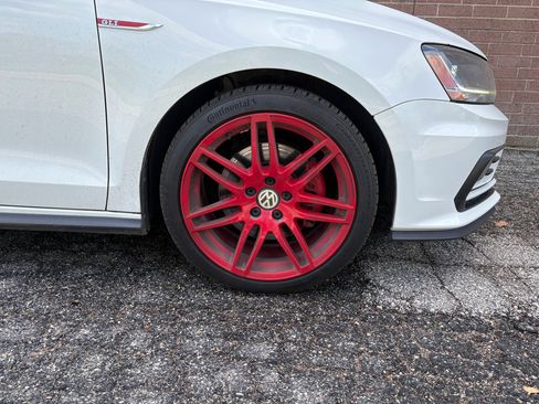 Used 2017 Volkswagen Jetta GLI image 9