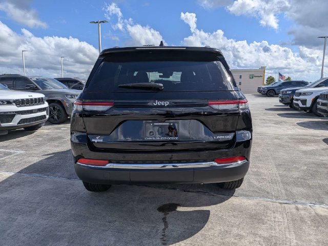 New 2027 Jeep Grand Cherokee Laredo RWD image 5