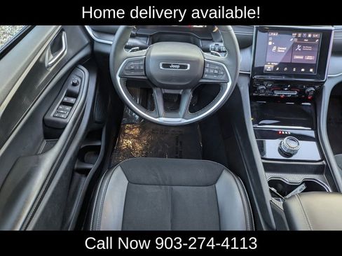 Used 2025 Jeep Grand Cherokee Altitude image 17