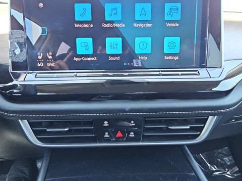 Used 2024 Volkswagen Atlas SE FWD image 25