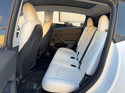 Used 2023 Tesla Model Y Performance AWD/4WD image 37