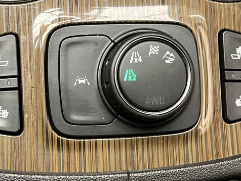 Certified 2023 GMC Acadia SLE w/ Driver Convenience Package image 17