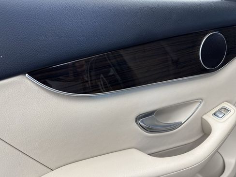 Used 2019 Mercedes-Benz GLC 300 w/ Premium Package image 31