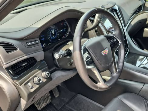 Used 2018 Cadillac Escalade Platinum AWD/4WD image 10