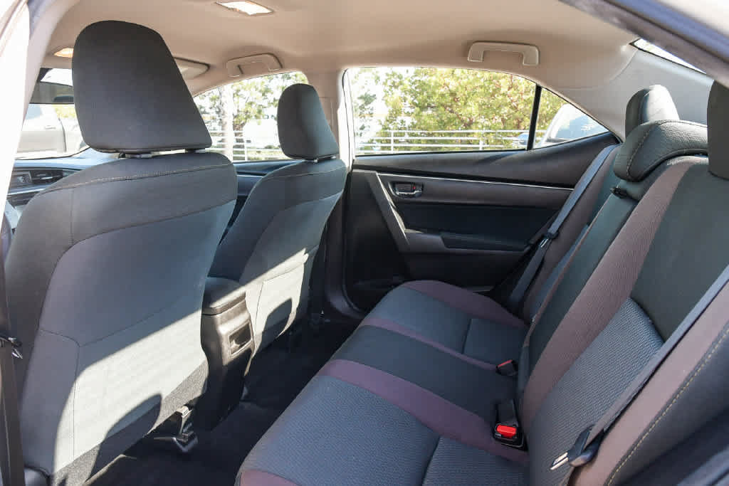 Used 2018 Toyota Corolla LE FWD image 17