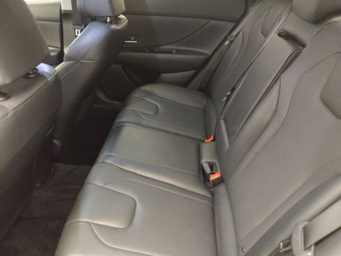 Used 2023 Hyundai Elantra Limited image 18