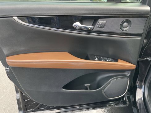 Used 2023 Lincoln Nautilus Reserve w/ Equipment Group 201A image 13