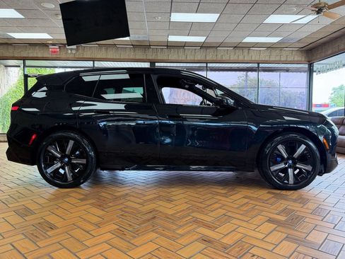 Used 2023 BMW iX xDrive50 w/ Sport Package AWD/4WD image 9