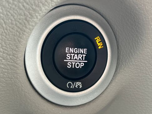 Used 2024 Chrysler Pacifica Touring-L image 24