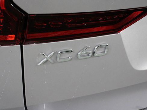 New 2026 Volvo XC60 B5 Core image 16