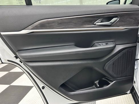 New 2025 Jeep Grand Cherokee L Limited image 13