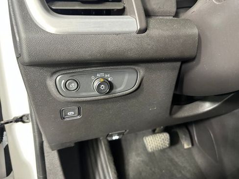 Used 2024 GMC Terrain SLE w/ Driver Convenience Package AWD/4WD image 19
