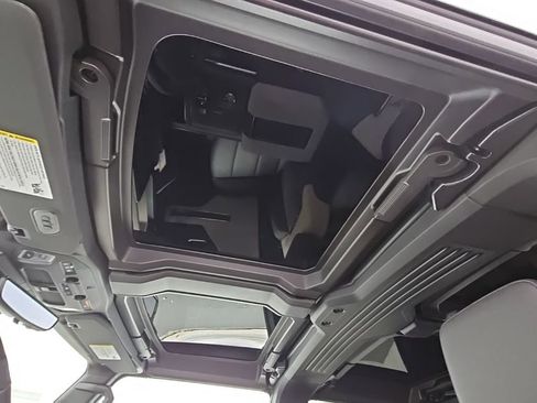 New 2026 GMC Hummer EV SUV image 31