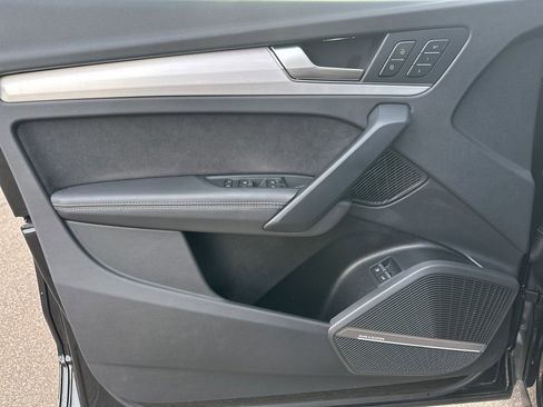 Used 2024 Audi Q5 e Premium Plus w/ Premium Plus Package image 12