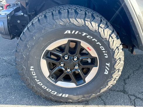 Used 2018 Jeep Wrangler Unlimited Rubicon w/ Steel Bumper Group image 10