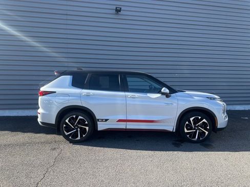 Used 2023 Mitsubishi Outlander Ralliart image 2