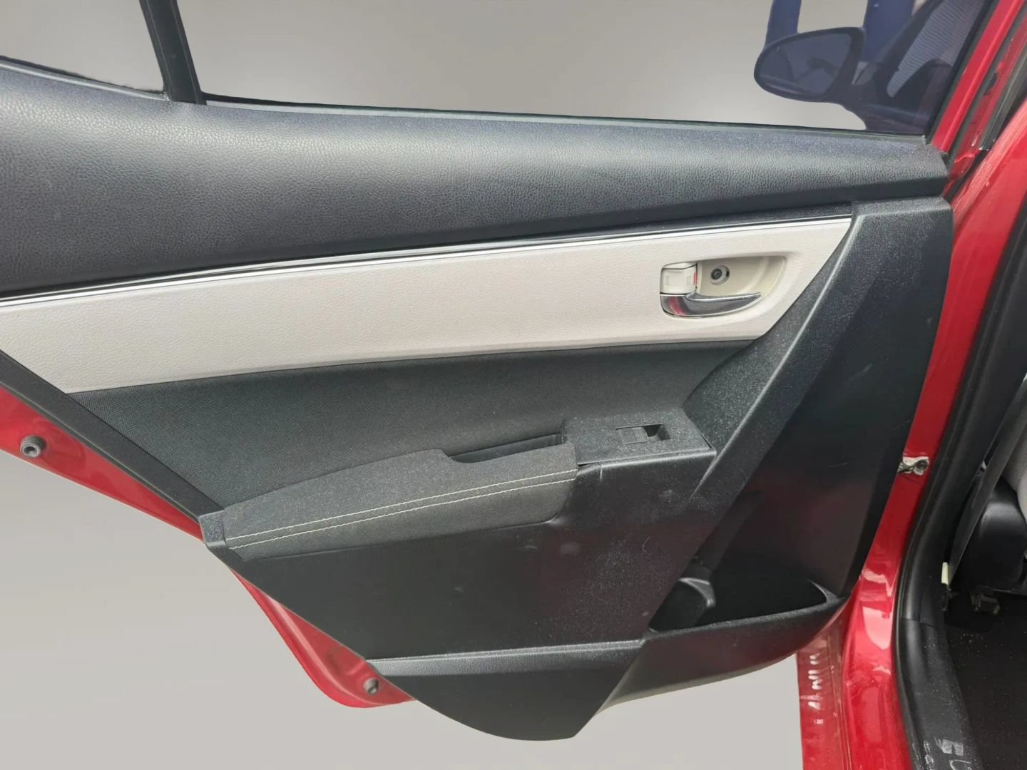 Used 2017 Toyota Corolla LE w/ LE Premium Package FWD image 12