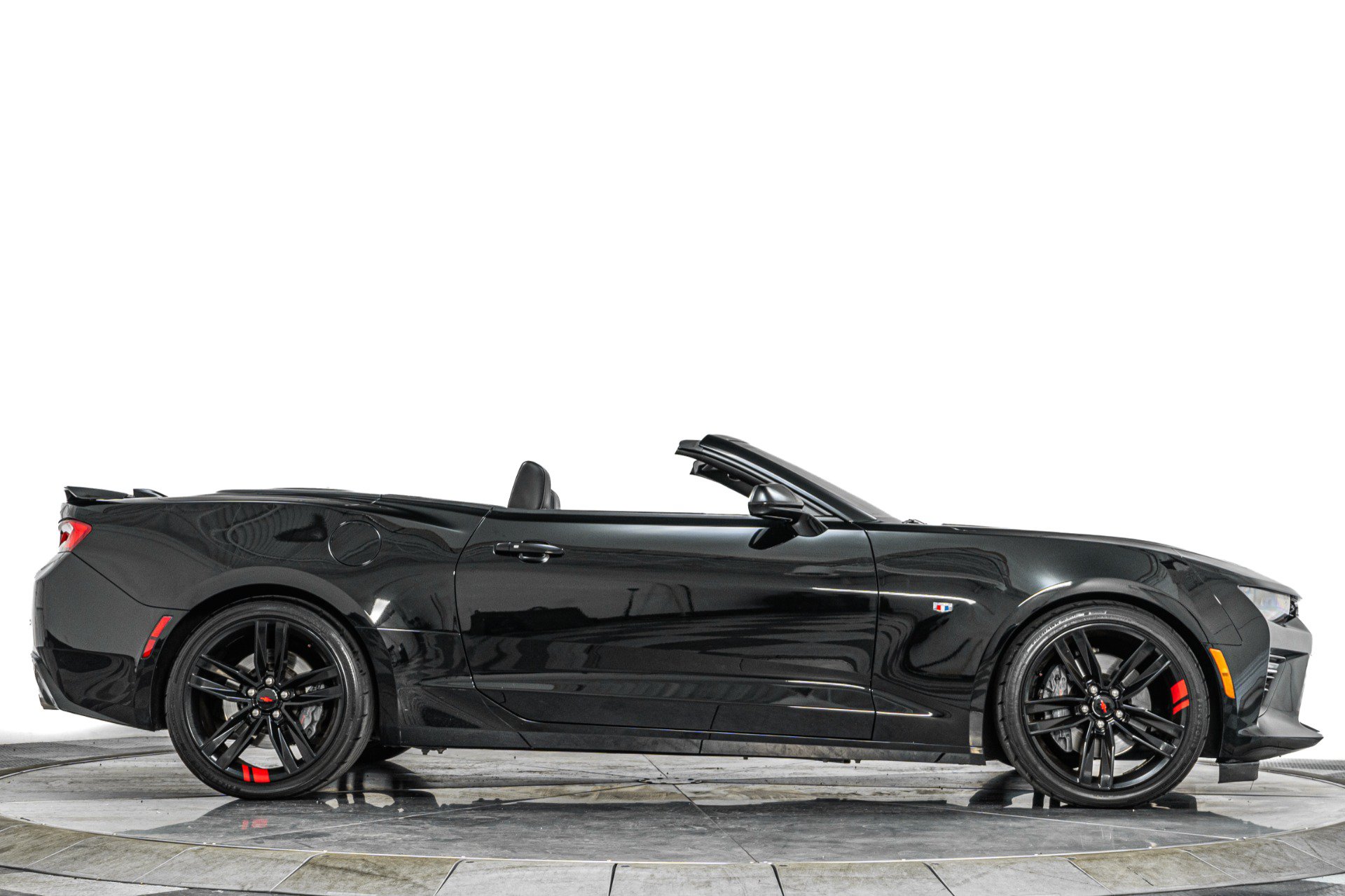 Used 2018 Chevrolet Camaro SS RWD image 44
