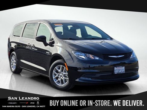 Certified 2025 Chrysler Voyager LX image 1