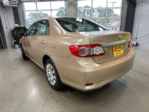 Used 2012 Toyota Corolla LE image 3