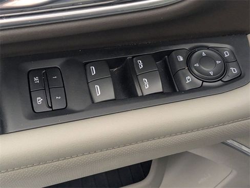 Used 2021 GMC Yukon XL SLT w/ SLT Luxury Plus Package image 11