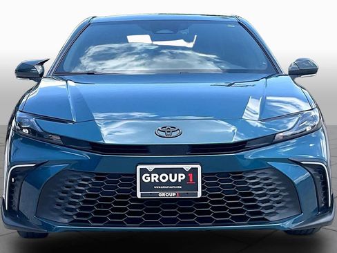 Used 2025 Toyota Camry SE w/ Convenience Package FWD image 4