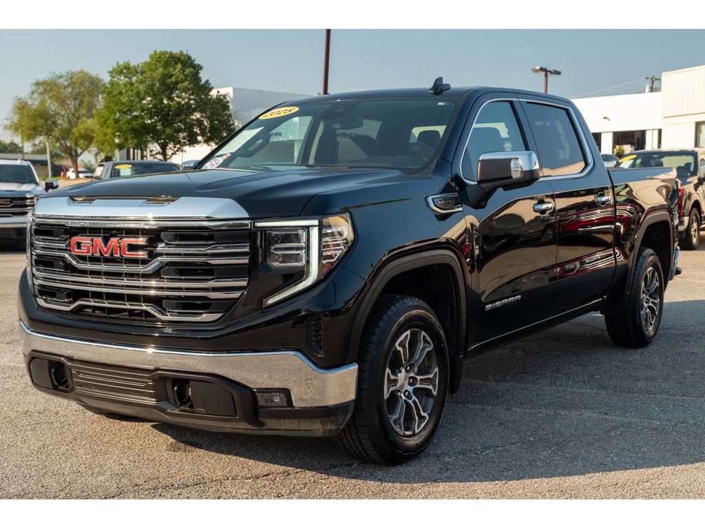 Used 2025 GMC Sierra 1500 SLT AWD/4WD image 4