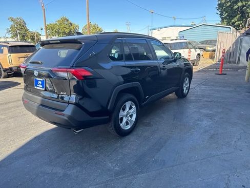 Used 2020 Toyota RAV4 XLE w/ Convenience Package AWD/4WD image 6