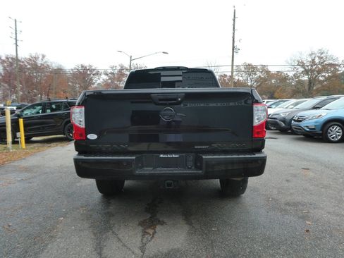 Used 2019 Nissan Titan SV w/ SV Convenience Package image 6