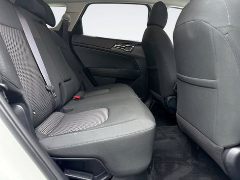 Used 2023 Kia Sportage LX image 17