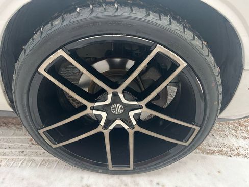 Used 2017 Dodge Challenger GT w/ Driver Convenience Group image 9