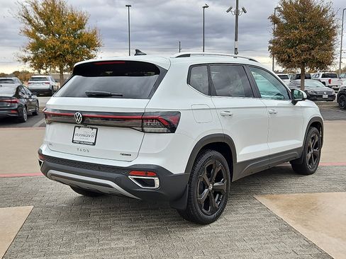 New 2026 Volkswagen Taos SEL image 3