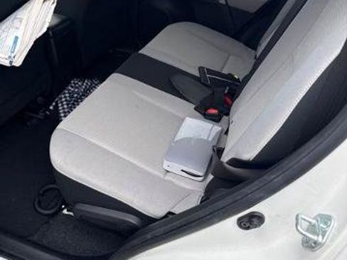 Used 2017 Toyota RAV4 XLE FWD image 6
