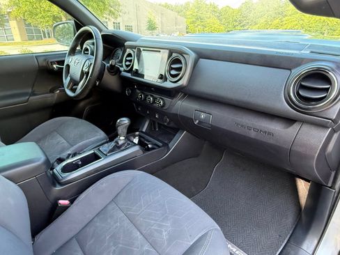 Used 2017 Toyota Tacoma TRD Sport w/ Tow Package RWD image 24