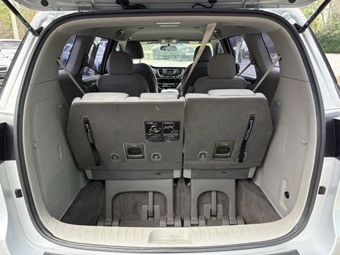 Used 2018 Kia Sedona L image 34