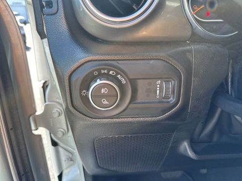 Used 2023 Jeep Gladiator Overland image 12