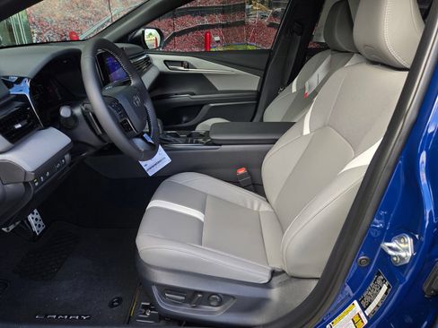 Used 2026 Toyota Camry SE FWD image 15