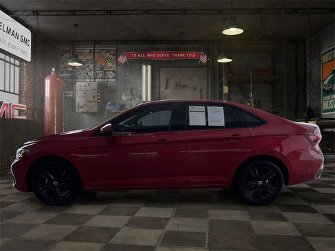 Used 2024 Volkswagen Jetta SE image 6