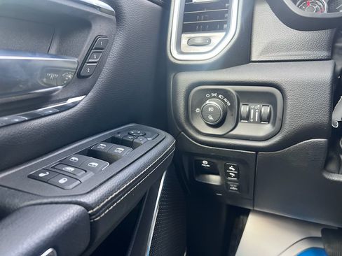 Used 2025 RAM 1500 Laramie w/ Sport Appearance Package AWD/4WD image 25