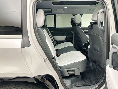 New 2026 Land Rover Defender 110 X-Dynamic SE AWD/4WD image 15