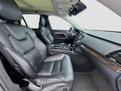 Used 2018 Volvo XC90 T6 Momentum w/ Convenience Package AWD/4WD image 20