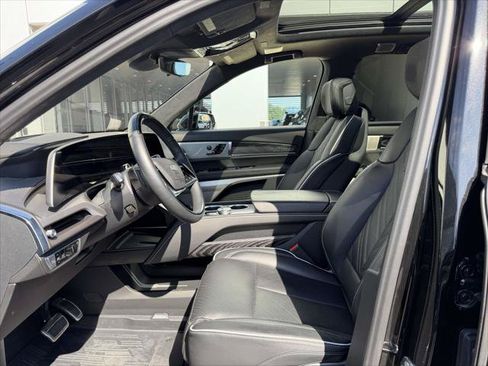 Used 2026 Cadillac Vistiq Platinum w/ LPO, Floor Liner Package AWD/4WD image 20